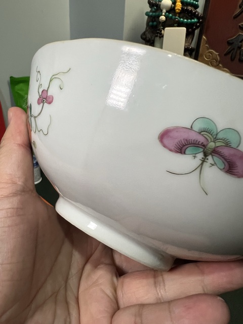 古玩陶瓷瓜蝶連綿嬰戲紋粉彩碗真品鑒賞圖