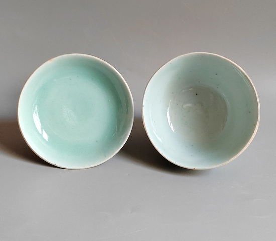 古玩陶瓷清代中期豆青釉壓手杯碟拍賣,當前價格76元