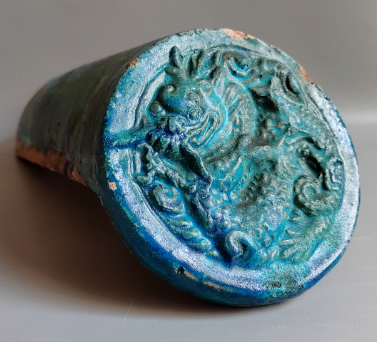 古玩陶瓷明代高浮雕孔雀藍釉圓形四爪龍紋瓦當拍賣,當前價格38元