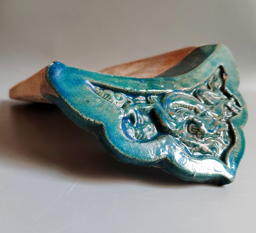 古玩陶瓷精美明代高浮雕孔雀藍(lán)釉四爪龍紋瓦當(dāng)拍賣，當(dāng)前價格0元
