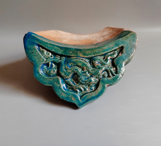 古玩陶瓷精美明代高浮雕孔雀藍(lán)釉四爪龍紋瓦當(dāng)拍賣，當(dāng)前價格0元
