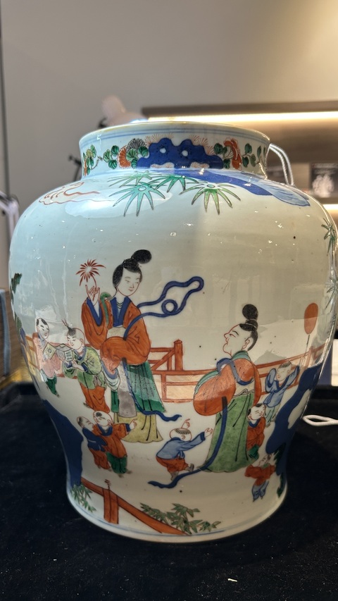 古玩陶瓷仕女嬰戲紋五彩將軍罐真品鑒賞圖