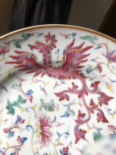 古玩陶瓷粉彩夔鳳紋折沿盤真品鑒賞圖