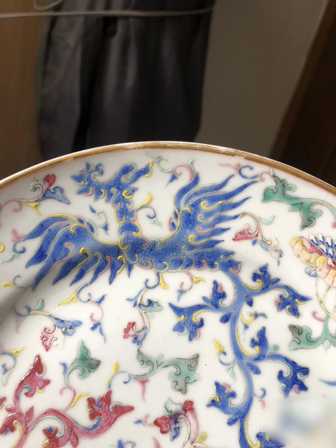 古玩陶瓷粉彩夔鳳紋折沿盤真品鑒賞圖