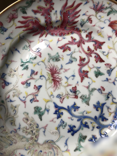 古玩陶瓷粉彩夔鳳紋折沿盤真品鑒賞圖
