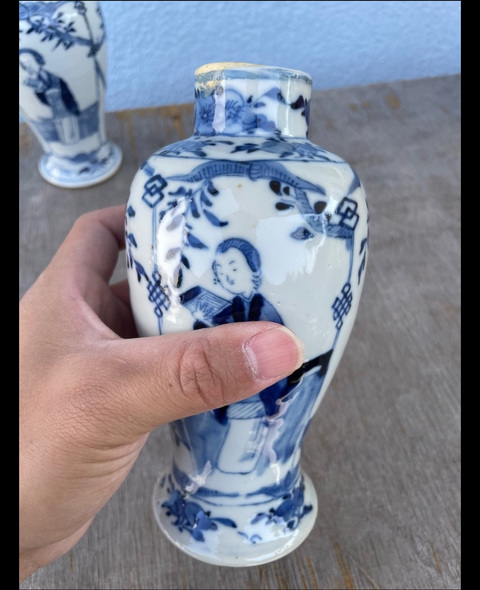 古玩陶瓷仕女青花雞腿蓋瓶真品鑒賞圖