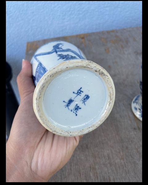 古玩陶瓷仕女青花雞腿蓋瓶真品鑒賞圖