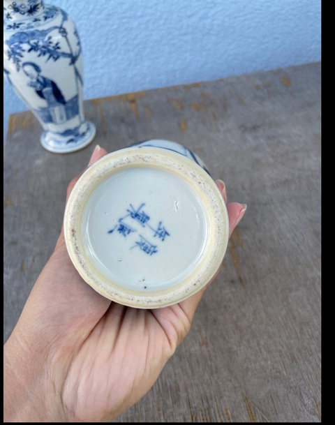 古玩陶瓷仕女青花雞腿蓋瓶真品鑒賞圖