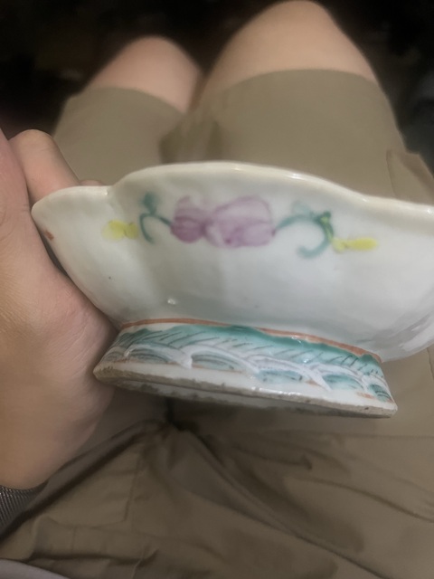 古玩陶瓷黃地粉彩花卉紋貢碗真品鑒賞圖
