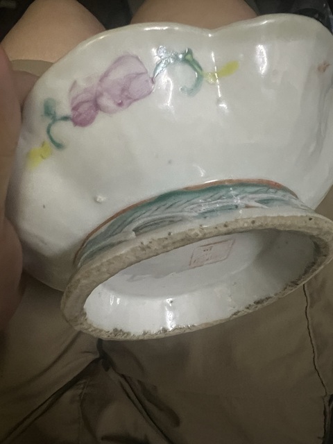 古玩陶瓷黃地粉彩花卉紋貢碗真品鑒賞圖