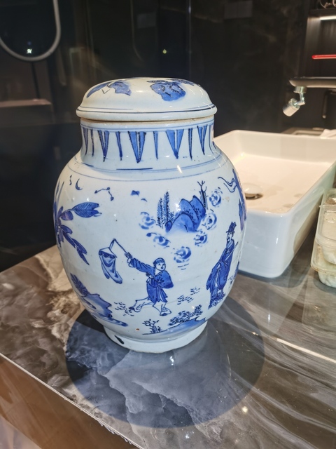 古玩陶瓷明晚·青花人物故事紋蓮子蓋罐  真品鑒賞圖