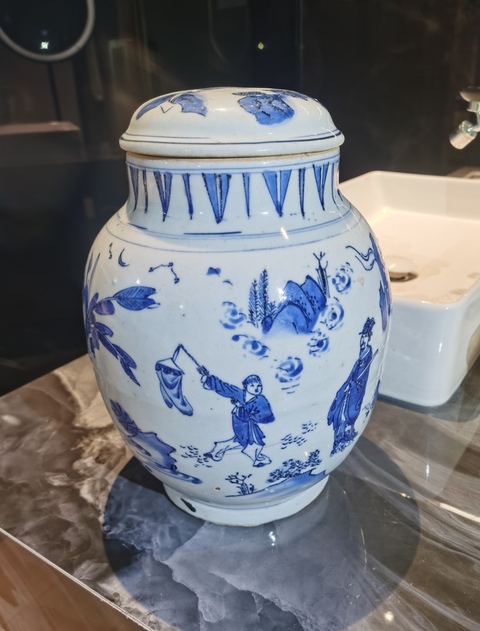 古玩陶瓷明晚·青花人物故事紋蓮子蓋罐  真品鑒賞圖