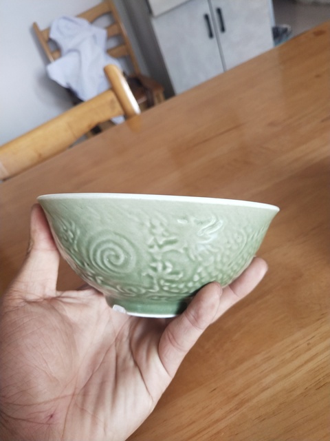 古玩陶瓷龍泉釉碗真品鑒賞圖