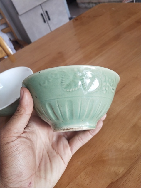 古玩陶瓷龍泉釉碗真品鑒賞圖