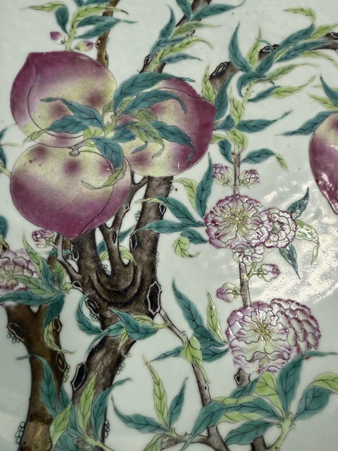 古玩陶瓷桃蝠紋粉彩盤真品鑒賞圖