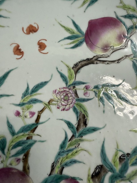 古玩陶瓷桃蝠紋粉彩盤真品鑒賞圖