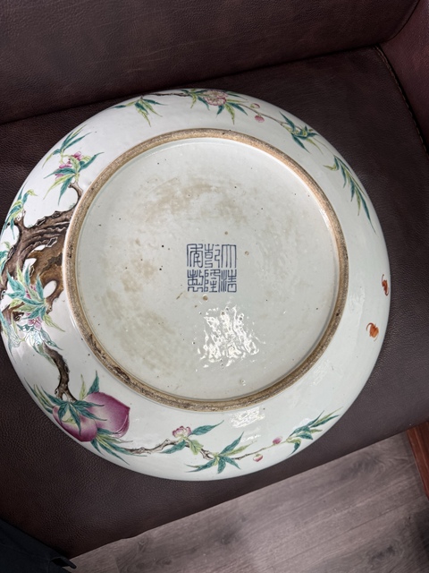 古玩陶瓷桃蝠紋粉彩盤真品鑒賞圖