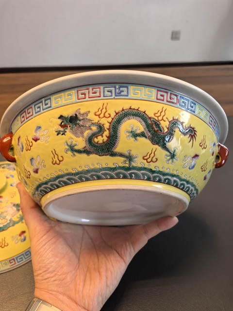 古玩陶瓷民國黃地粉彩五爪龍紋一品鍋拍賣,當前價格1680元