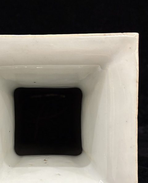 古玩陶瓷粉彩方瓶真品鑒賞圖
