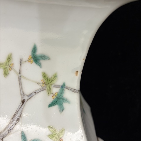 古玩陶瓷粉彩方瓶真品鑒賞圖