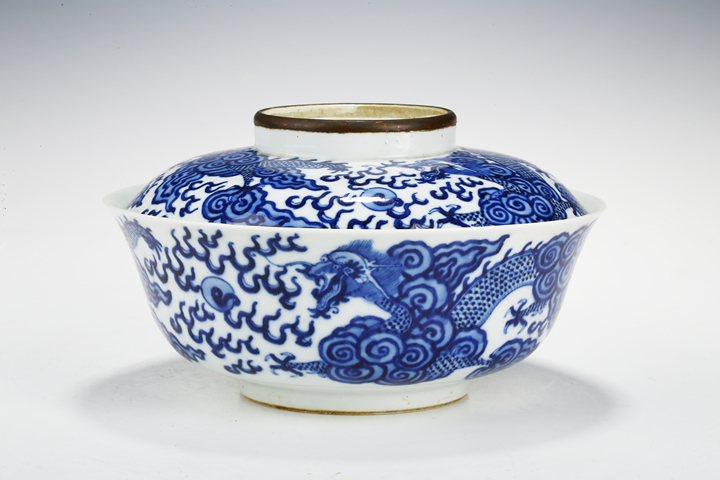 古玩陶瓷清晚·青花云龍紋大蓋碗真品鑒賞圖