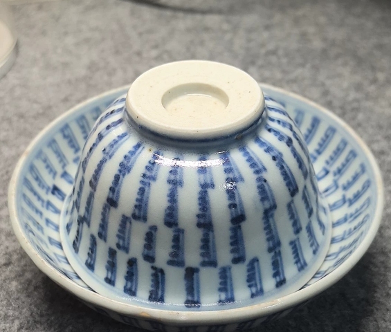 古玩陶瓷梵字紋青花盤真品鑒賞圖