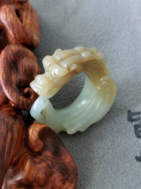 古玩玉器糖白玉龍真品鑒賞圖