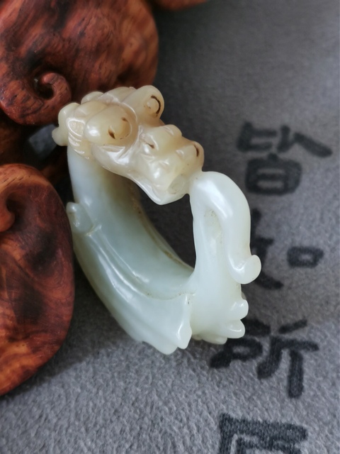 古玩玉器糖白玉龍真品鑒賞圖
