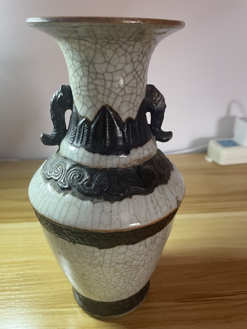 古玩陶瓷哥釉地鐵銹釉撇口瓶真品鑒賞圖