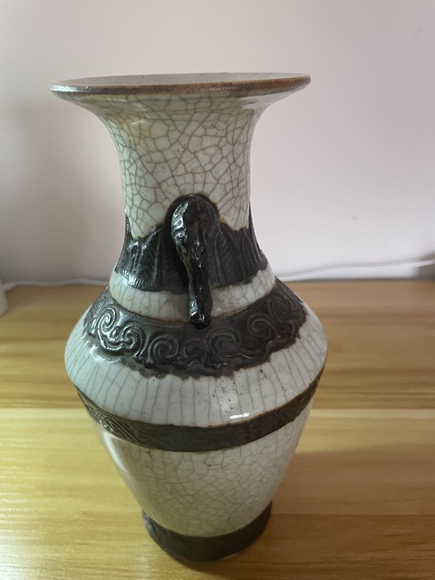 古玩陶瓷哥釉地鐵銹釉撇口瓶真品鑒賞圖