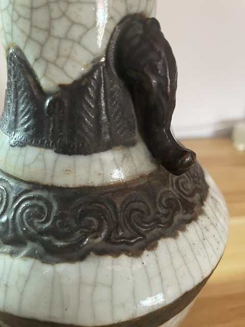古玩陶瓷哥釉地鐵銹釉撇口瓶真品鑒賞圖