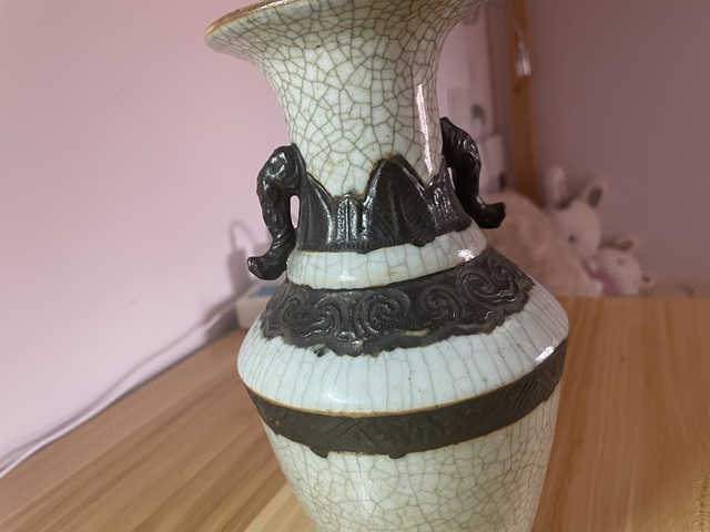 古玩陶瓷哥釉地鐵銹釉撇口瓶真品鑒賞圖