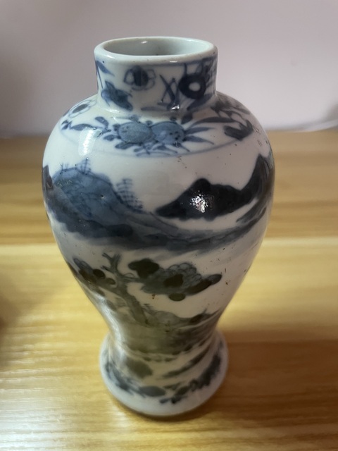 古玩陶瓷樓臺亭閣山水紋青花瓶真品鑒賞圖