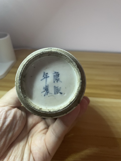 古玩陶瓷樓臺亭閣山水紋青花瓶真品鑒賞圖