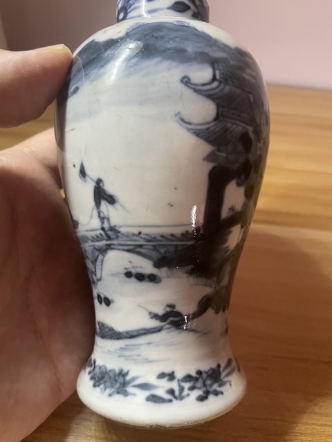 古玩陶瓷樓臺亭閣山水紋青花瓶真品鑒賞圖