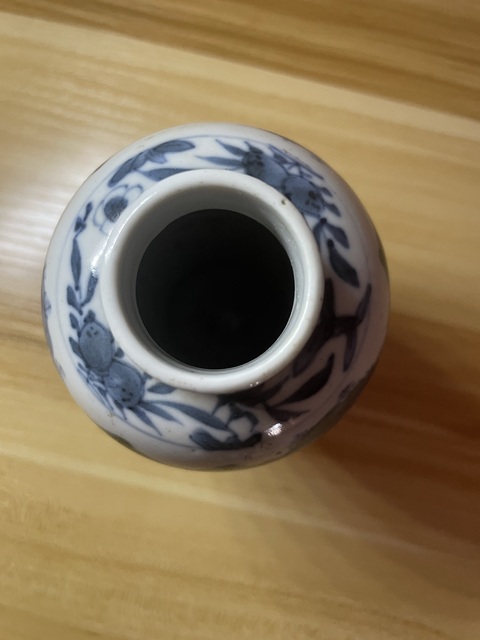 古玩陶瓷樓臺亭閣山水紋青花瓶真品鑒賞圖