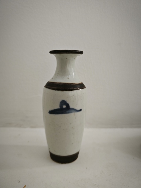 古玩陶瓷哥釉地鐵銹釉青花觀音瓶真品鑒賞圖
