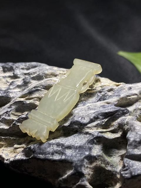 古玩玉器清代和田玉雕“寶瓶玉飾”拍賣,當(dāng)前價格1100元