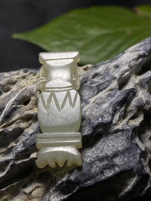 古玩玉器清代和田玉雕“寶瓶玉飾”拍賣,當(dāng)前價格1100元