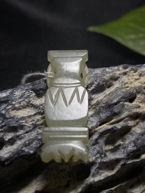 古玩玉器清代和田玉雕“寶瓶玉飾”拍賣,當(dāng)前價格1100元