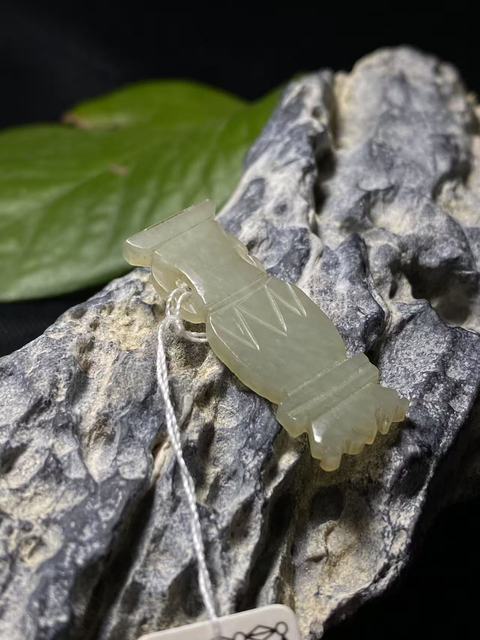 古玩玉器清代和田玉雕“寶瓶玉飾”拍賣,當(dāng)前價格1100元