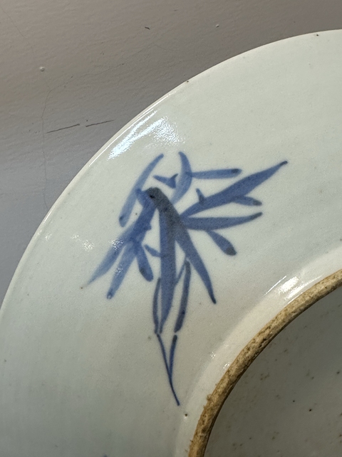 古玩陶瓷花蝶紋青花盤真品鑒賞圖