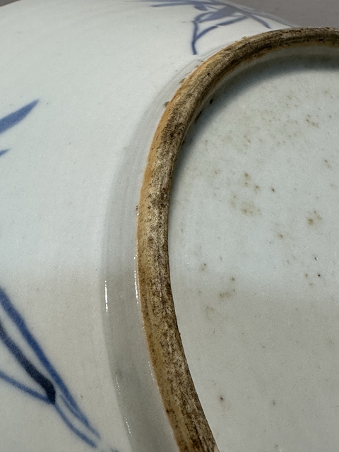 古玩陶瓷花蝶紋青花盤真品鑒賞圖