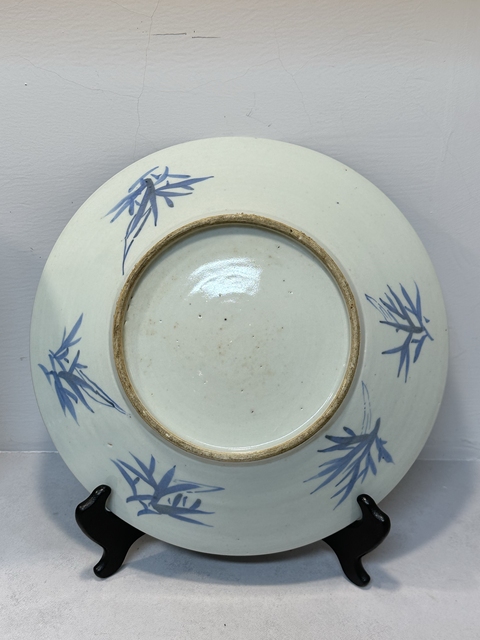 古玩陶瓷花蝶紋青花盤真品鑒賞圖