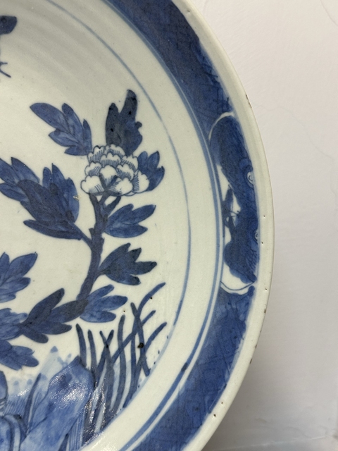 古玩陶瓷花蝶紋青花盤真品鑒賞圖
