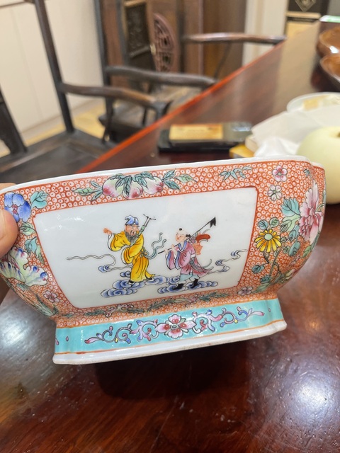 古玩陶瓷八仙圖粉彩四方倭角碗真品鑒賞圖