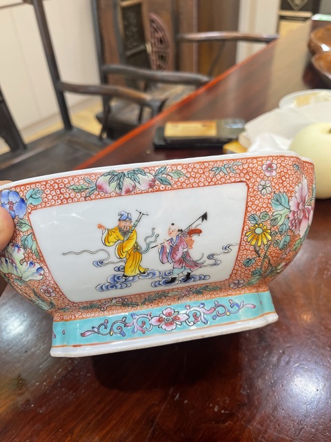 古玩陶瓷八仙圖粉彩四方倭角碗真品鑒賞圖