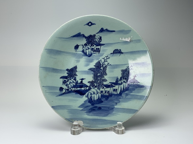 古玩陶瓷清中期·豆青釉青花山水人物紋大盤拍賣,當(dāng)前價(jià)格101元