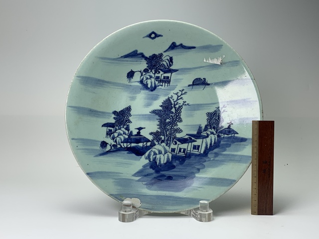 古玩陶瓷清中期·豆青釉青花山水人物紋大盤拍賣,當(dāng)前價(jià)格101元