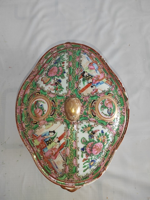 古玩陶瓷人物花鳥蝶紋廣彩神龕恭盒真品鑒賞圖